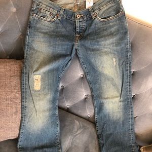Jeans with designer rips
